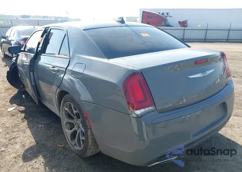 2018 Chrysler 300 300S z USA, uszkodzony, nr VIN 2C3CCABG2JH223016
